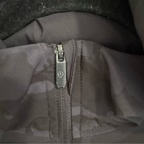 Lululemon Pack It Up Camo Jacket - Picture 6 of 9